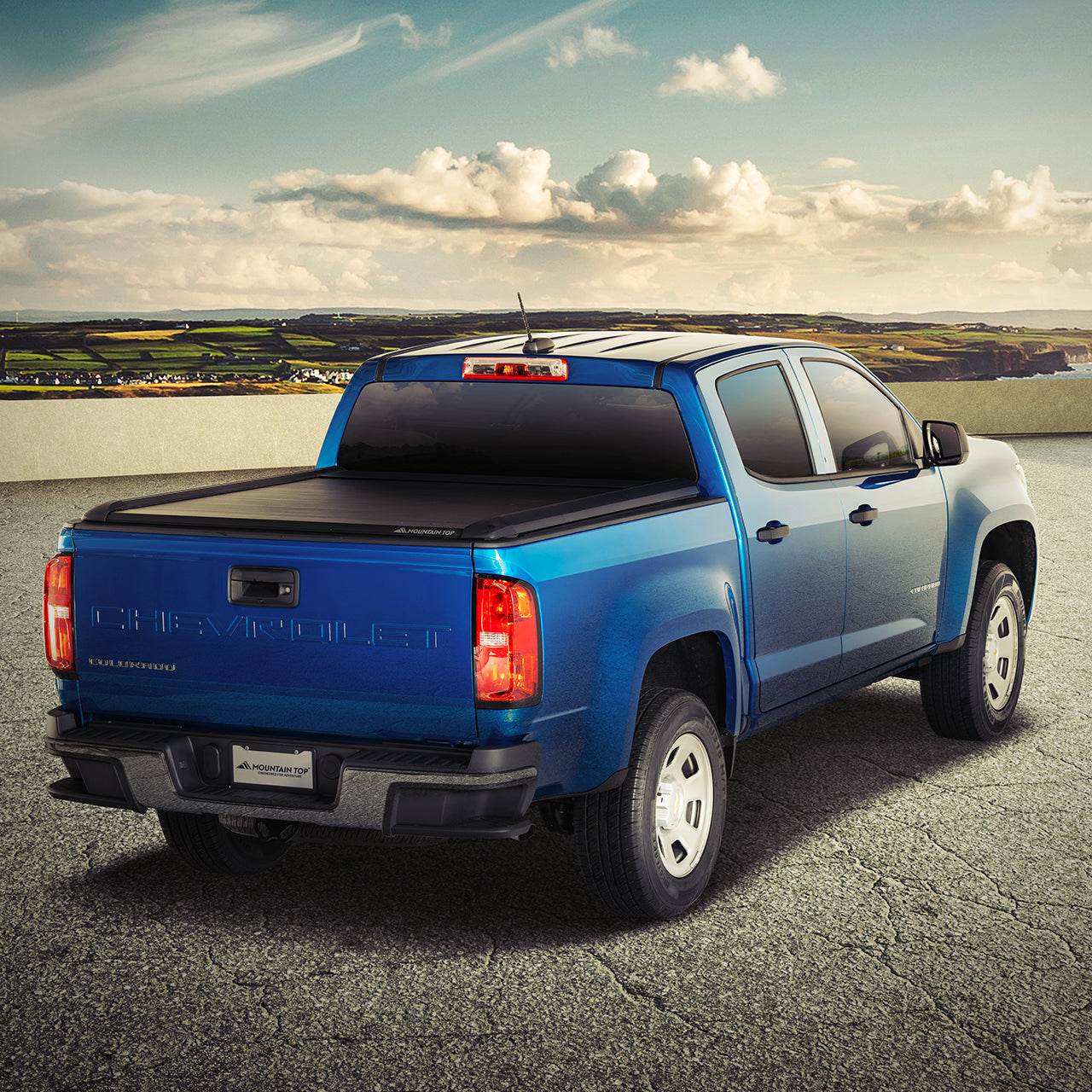Mountain Top Retractable Roll Cover fitted on a Blue Chevy Colorado